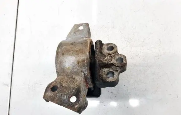 Engine mount bracket