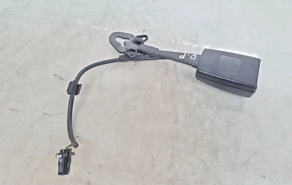 Audi A4 S4 B7 8E 8H Front seatbelt buckle 8E0857755G 201204146