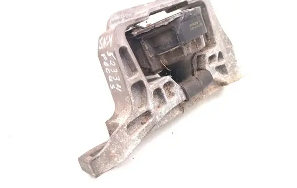 Engine mount bracket