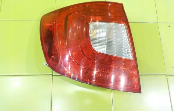 Skoda Superb B6 (3T) Rear/tail lights 3T9945095