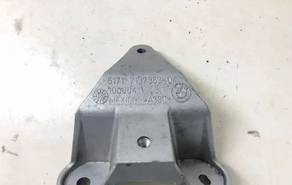 BMW X5 E70 Steering rack mounting bracket 7137353