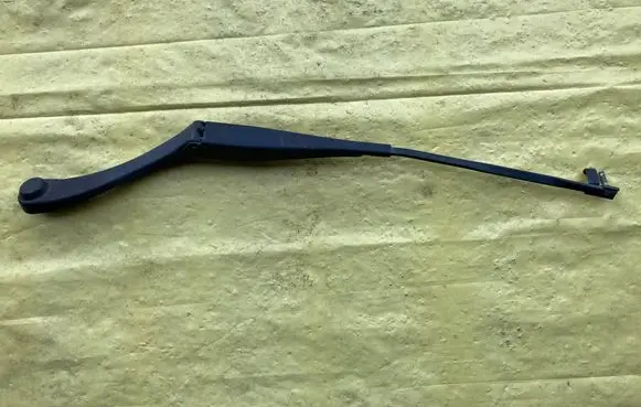 Mercedes-Benz C W204 Front wiper blade arm A2048200244