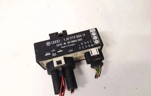 Volkswagen Golf IV Coolant fan relay 1j0919506h 898884000