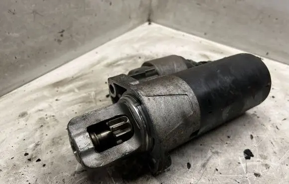 Mercedes-Benz CLS C219 Starter motor A0061519901