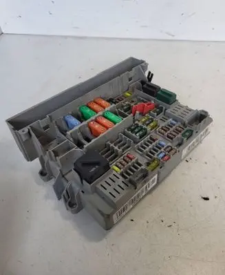 BMW 3 E90 E91 Fuse module 6906621