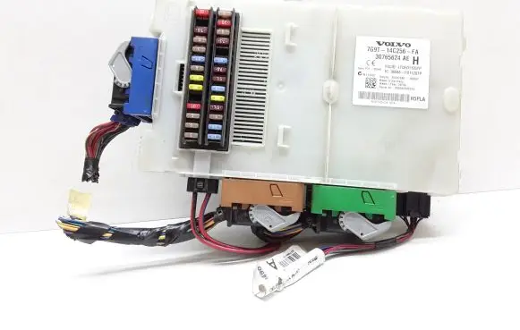 Volvo V70 Fuse module 7G9T14C256FA 30765624
