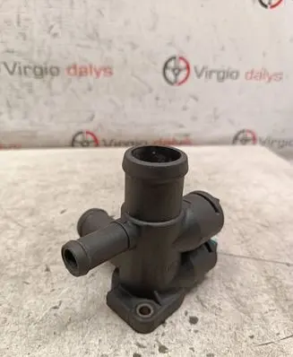 Volkswagen PASSAT B4 Engine coolant pipe/hose 037121133