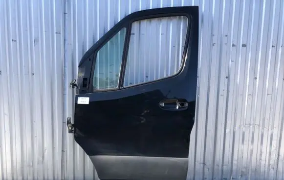 Mercedes-Benz Sprinter W907 W910 Front door 