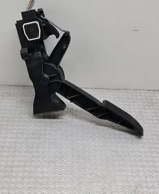 Mercedes-Benz A W169 Accelerator throttle pedal A1693000104 000578 081088