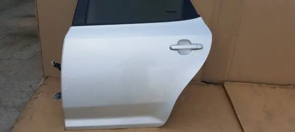 KIA Ceed Rear door