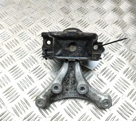 Peugeot 2008 I Engine mount bracket 9681706580 9678252080