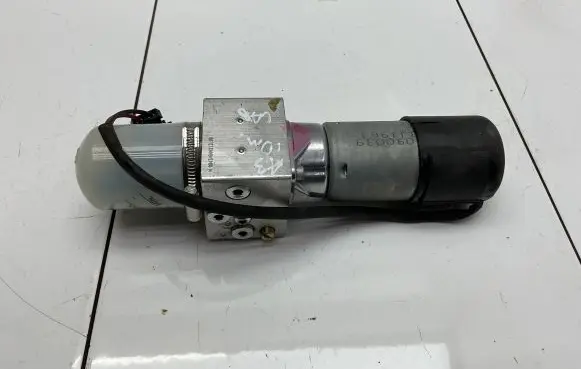 Audi A3 S3 8P Convertible roof main ram cylinder 8P7871791