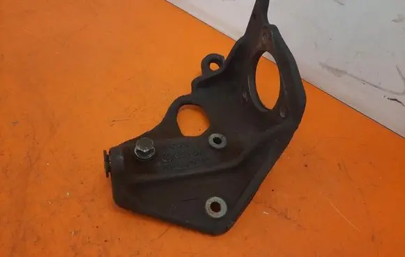 Volkswagen PASSAT B5.5 Engine mount vacuum valve 0741310147C