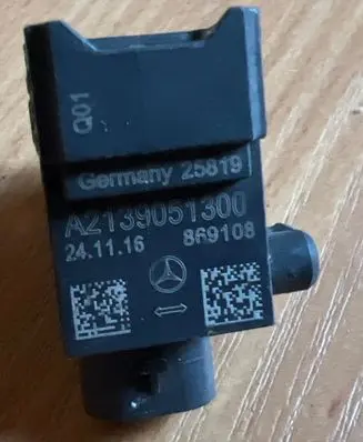 Mercedes-Benz E AMG W213 Airbag deployment crash/impact sensor A2139051300 869108 25819