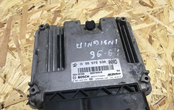 Opel Insignia A Engine control unit/module 0281015774 55573539