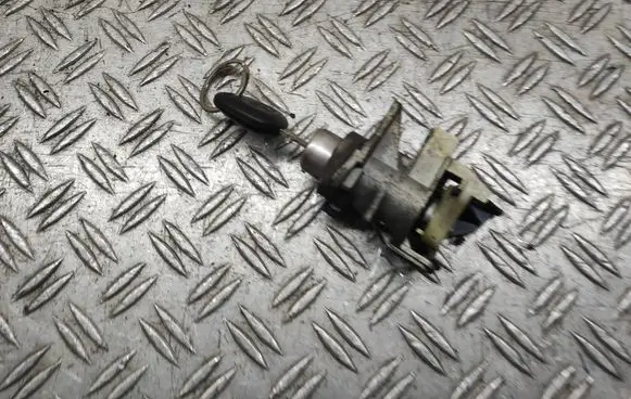 Toyota Yaris Tailgate exterior lock 