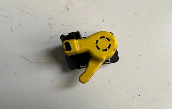Engine bonnet (hood) release handle