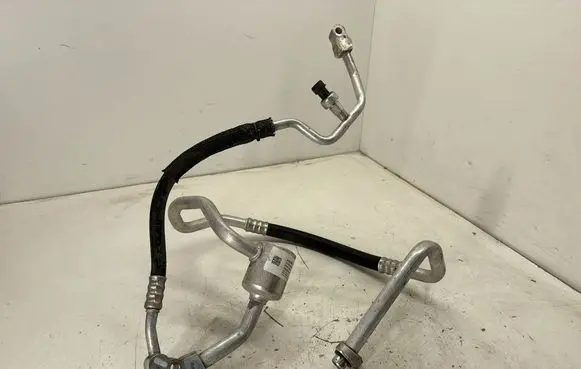 Chevrolet Camaro Air conditioning (A/C) pipe/hose 84008572 23369752 254139595