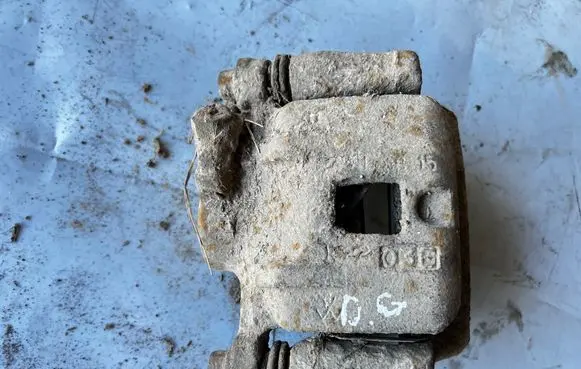 Opel Frontera B Rear brake caliper
