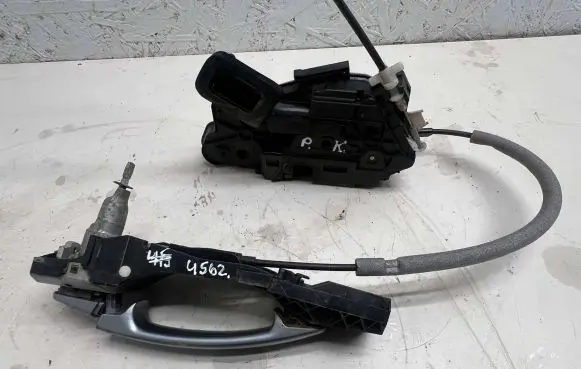 Skoda Yeti (5L) Front door lock 5K1837015B