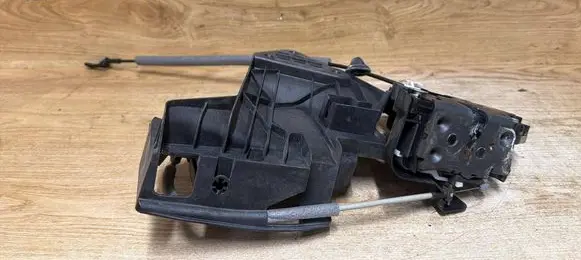 Volvo XC60 Front door lock 30799311
