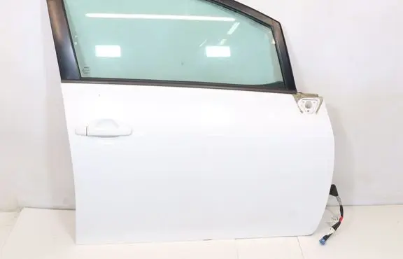 Toyota Auris 150 Front door