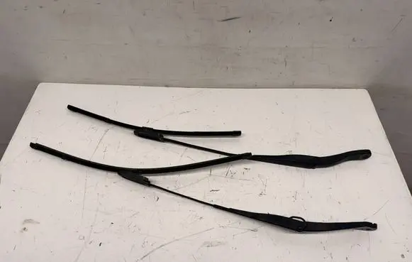 Dacia Duster II Front wiper blade arm D2WYC1 288818126R 288863112R