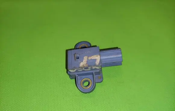 Volkswagen Golf V Airbag deployment crash/impact sensor 1K0955557A 0232ES6GEYE4