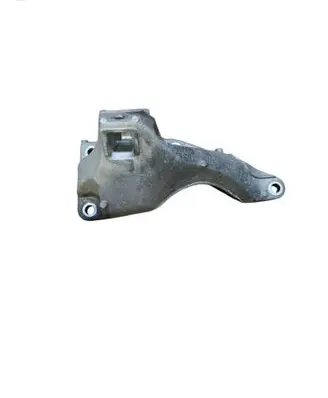 Engine mounting bracket