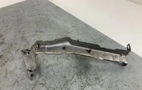 Audi A4 S4 B8 8K Fender mounting bracket 8K0821135C