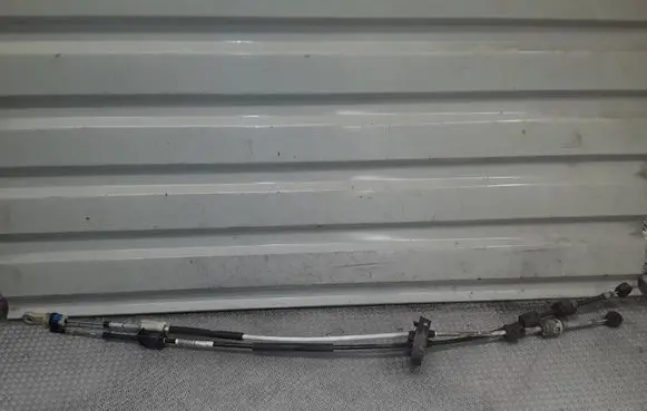Opel Insignia A Gear shift cable linkage 55560992