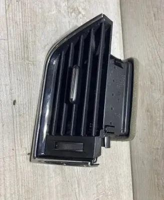 Skoda Octavia Mk3 (5E) Dashboard side air vent grill/cover trim 5E0819702C