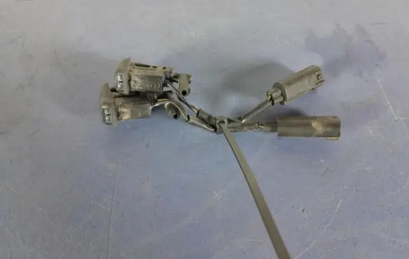 BMW 1 E82 E88 Windshield washer spray nozzle 7110851