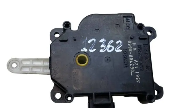 Toyota Avensis T250 Air flap motor/actuator 0637008680