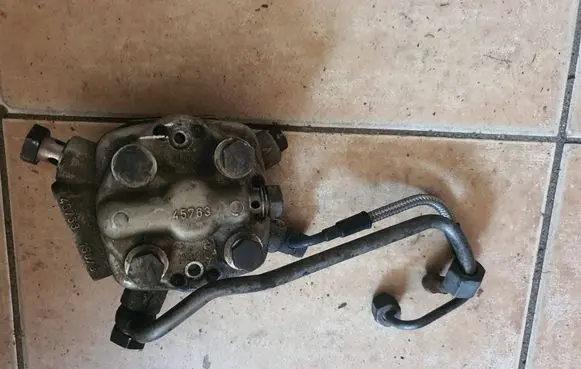 Audi 100 200 5000 C3 Fuel distributor 0438101039 02007