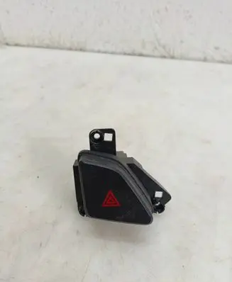 Hyundai i30 Hazard light switch 71031K