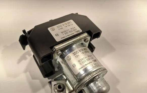 Volkswagen Phaeton Charging relay 3D0919083