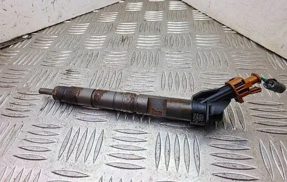 Toyota Yaris Fuel injector 236700W020 0445116054
