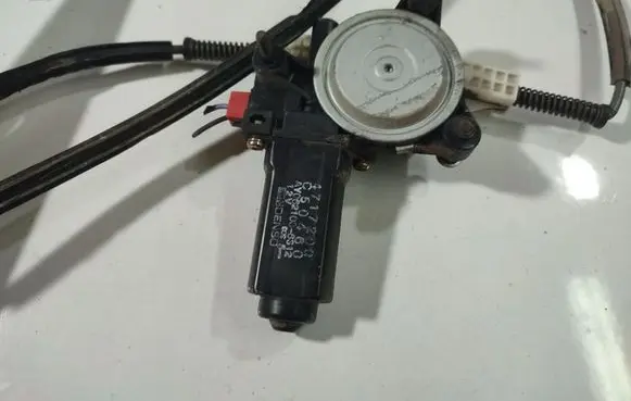 Chrysler Voyager Front door window regulator motor 177200
