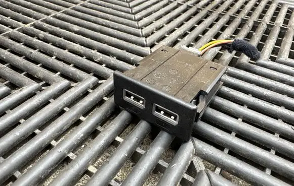Alfa Romeo Stelvio USB socket connector 01561397270