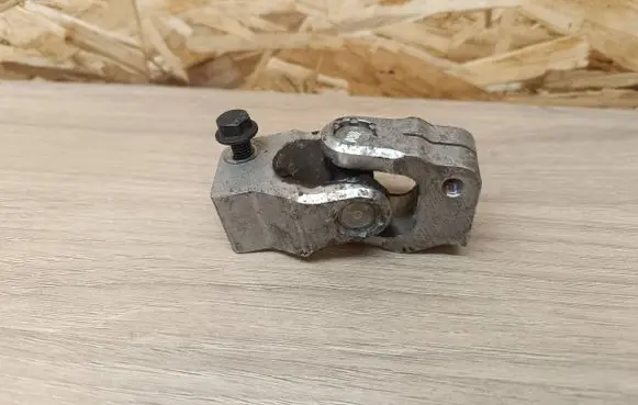 Volvo XC90 Steering column universal joint