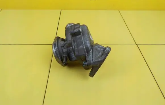 Mercedes-Benz CLK A209 C209 EGR thermostat A272142015 2HTR39