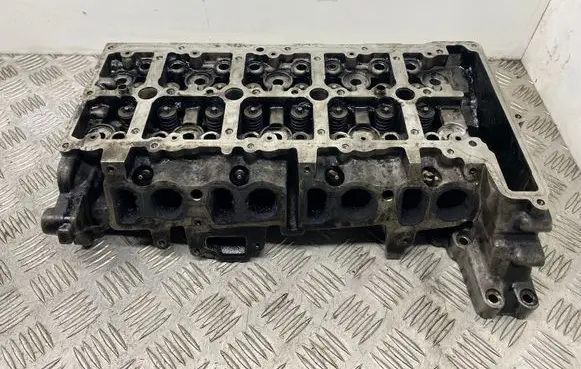 BMW 5 F10 F11 Engine head 7810465 7810463 7781102