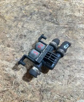 BMW 7 E65 E66 Coolant heater control valve 6906652 1147412159 64116931708