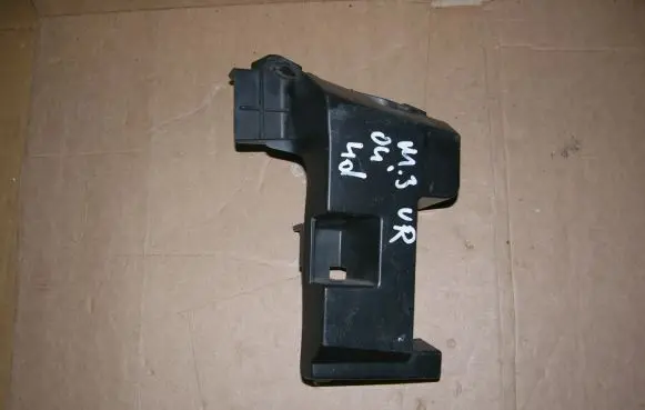 Mazda 3 I Front bumper mounting bracket