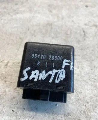 Hyundai Santa Fe Window wiper relay 954202b500