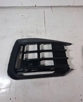 Volkswagen Touareg III Front bumper lower grill 760853666