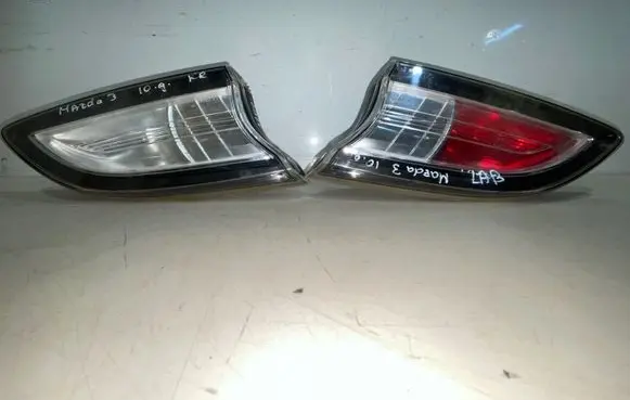 Mazda 3 II Tailgate rear/tail lights P8674R E110276