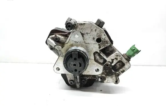 Volvo XC90 Fuel injection high pressure pump 30756125 0445010111