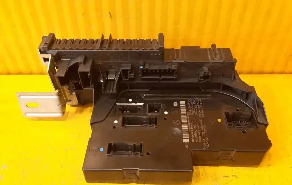 Mercedes-Benz C W204 Comfort/convenience module 2049061005
